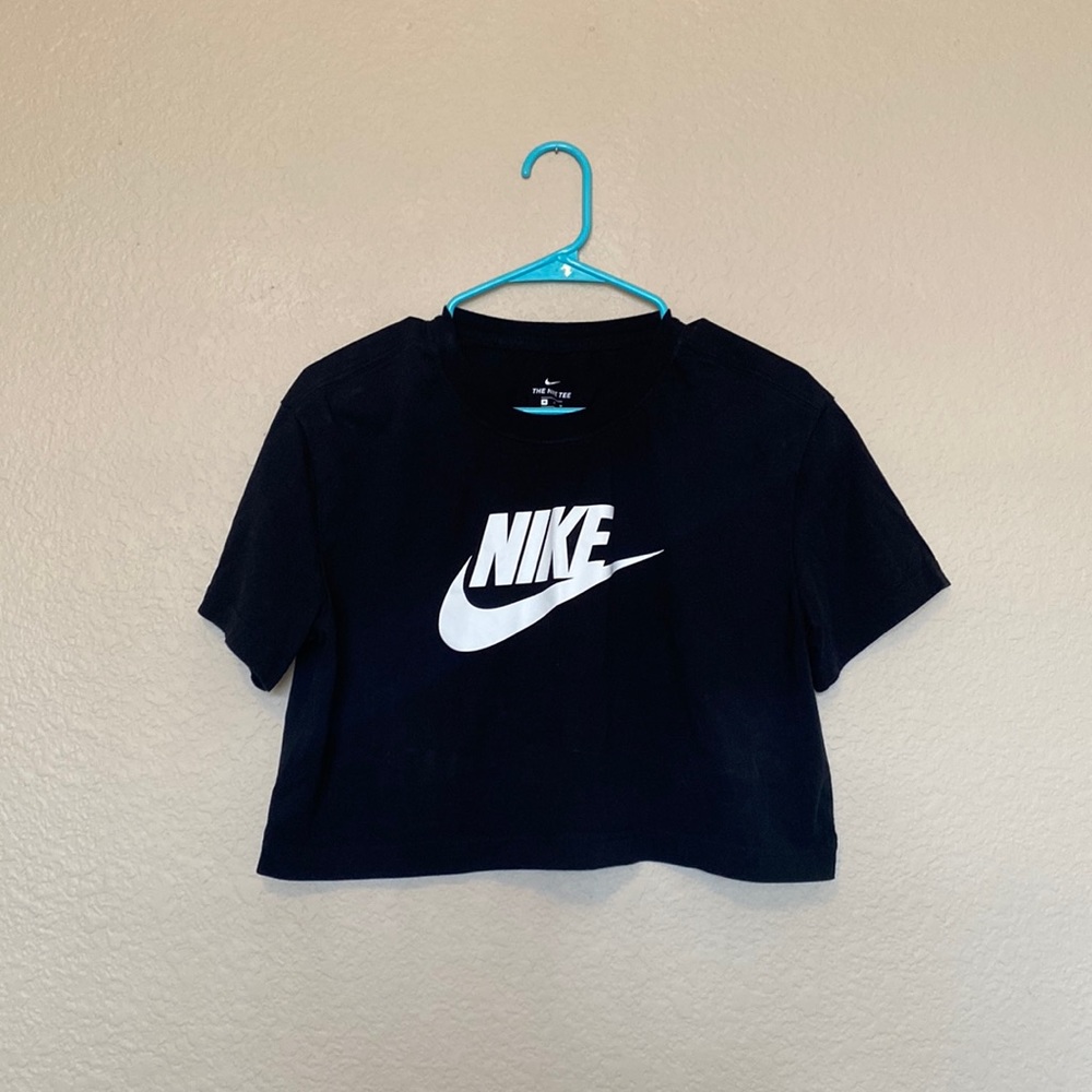 Nike dry fit cropped tee